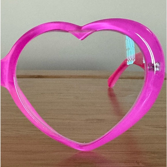 Reading Glasses +1.75 in Pink Hearts - Picture 3 of 6